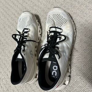 On Cloud white and black sneakers